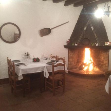 Hostal Sant Roc Монтсени Екстериор снимка