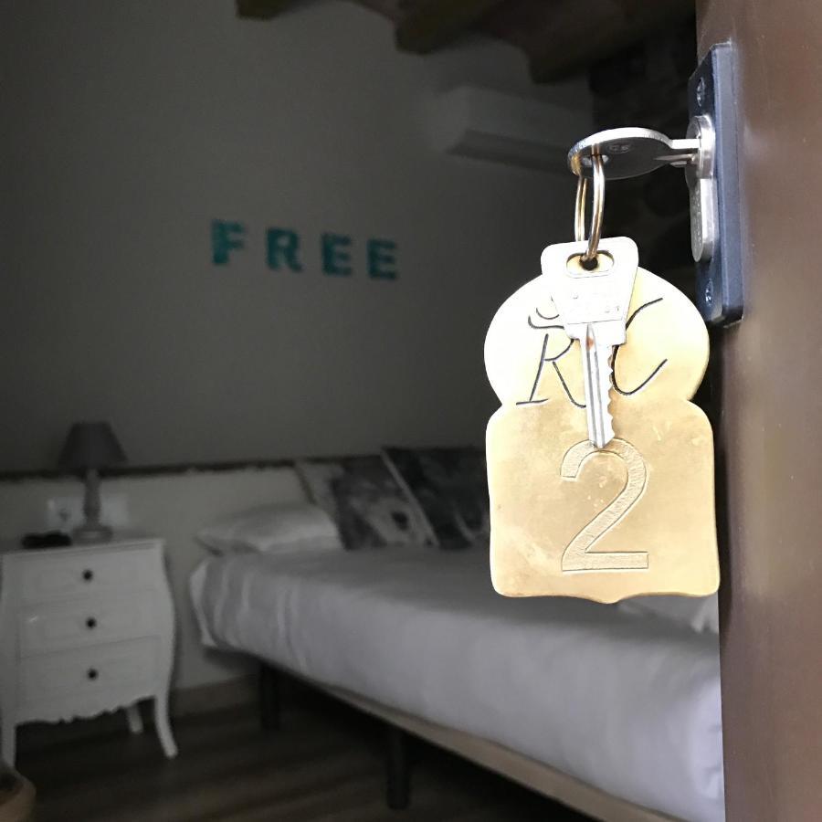 Hostal Sant Roc Монтсени Екстериор снимка