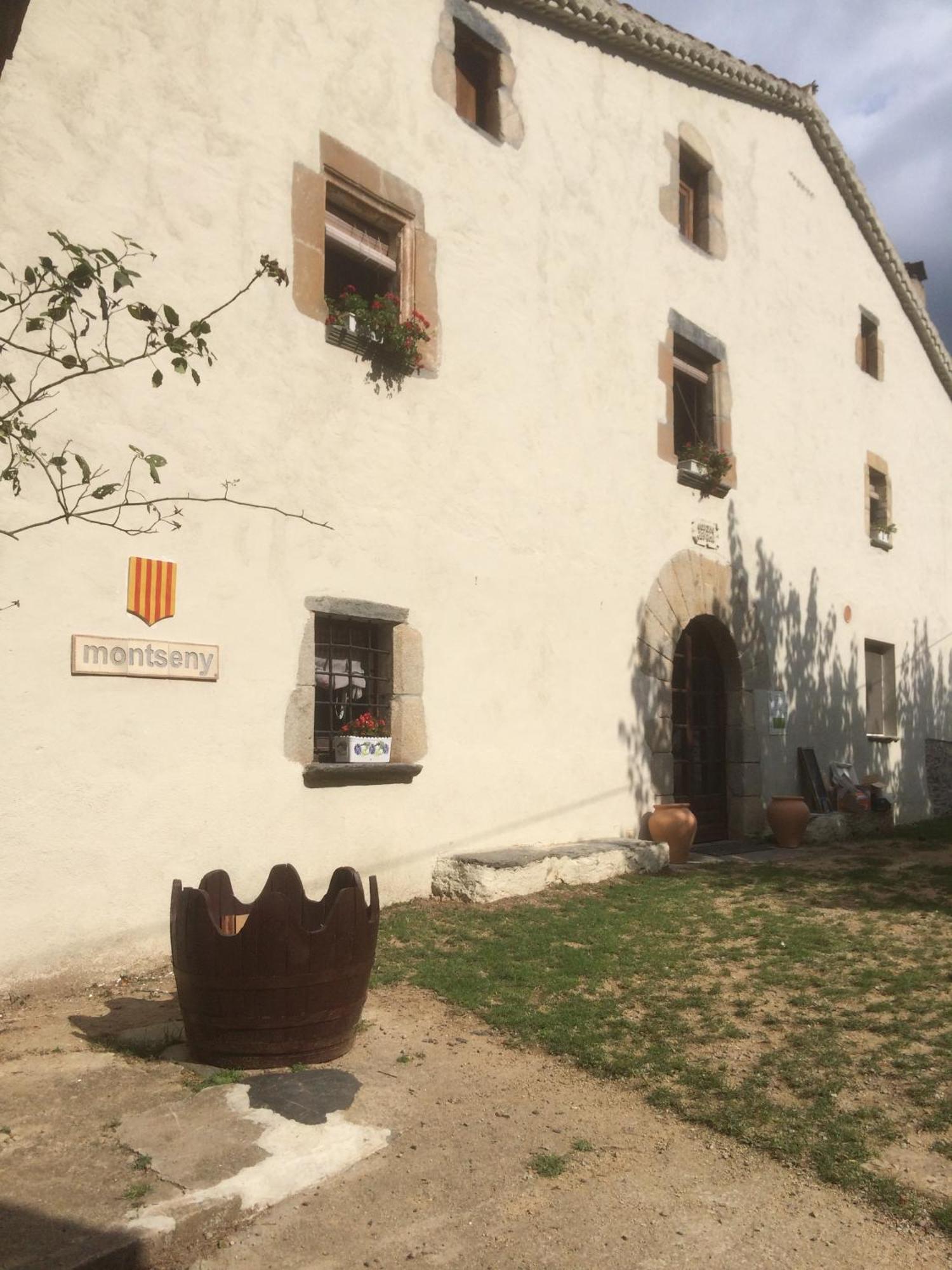 Hostal Sant Roc Монтсени Екстериор снимка