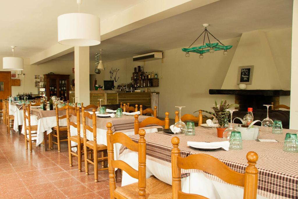 Hostal Sant Roc Монтсени Екстериор снимка