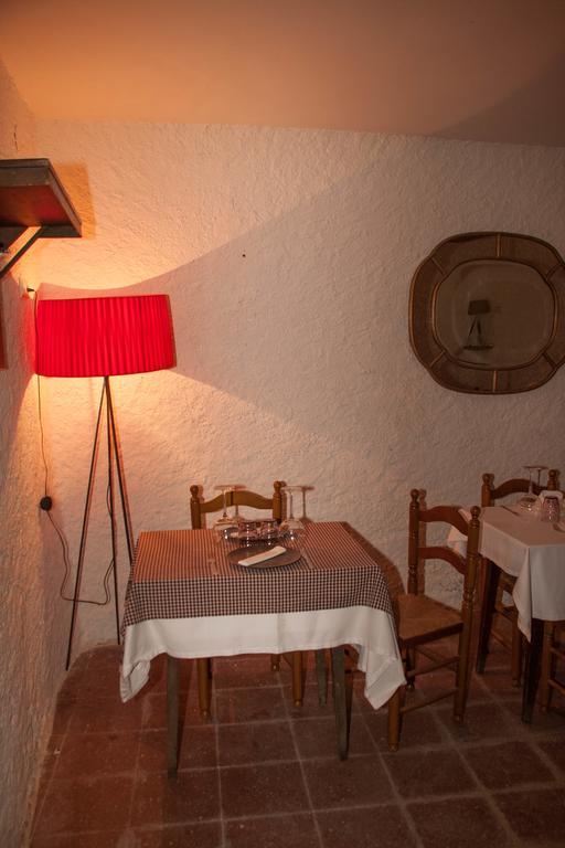 Hostal Sant Roc Монтсени Екстериор снимка