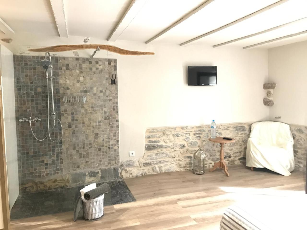 Hostal Sant Roc Монтсени Екстериор снимка