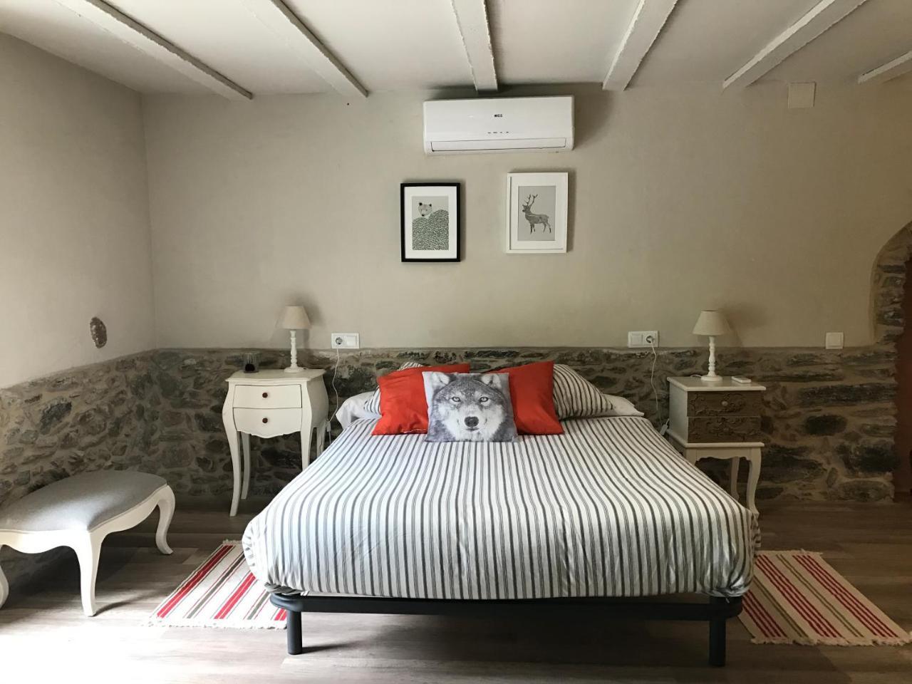 Hostal Sant Roc Монтсени Екстериор снимка