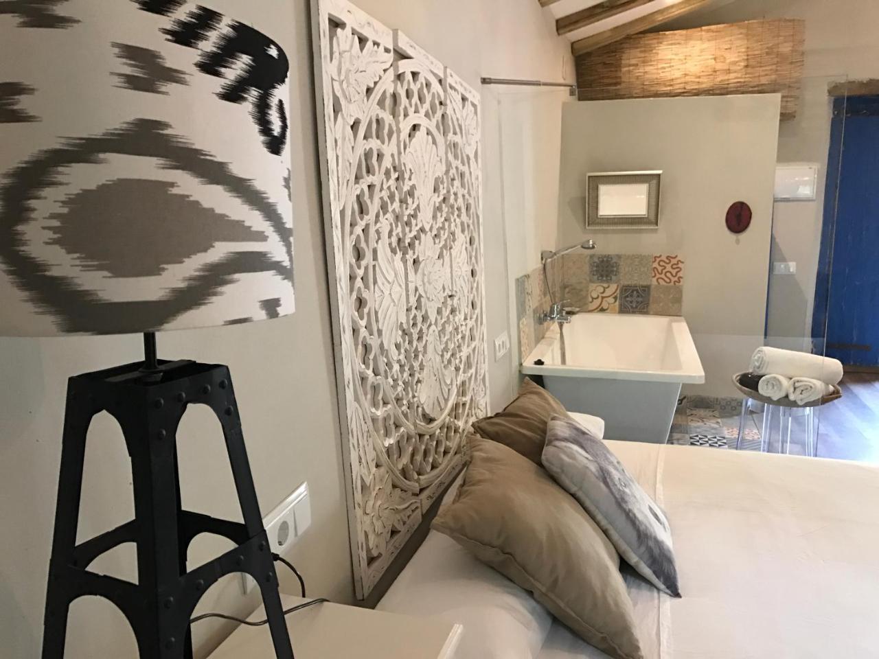 Hostal Sant Roc Монтсени Екстериор снимка